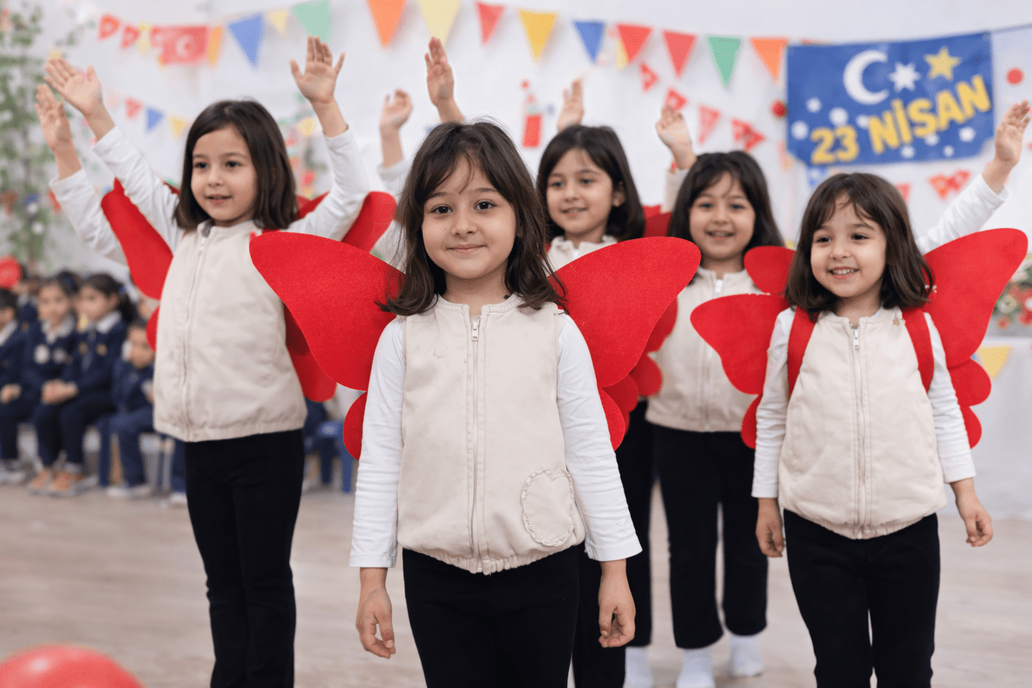 23 Nisan Pelerin Kelebek Kanat Okul Öncesi Çocuk Gösteri Kostümü Bayraklı Keçe - 23 Nisan Hediyelik Okul Öncesi | Aydede Oyunevi